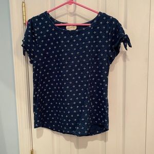 Blue and flowery cold shoulder shirt